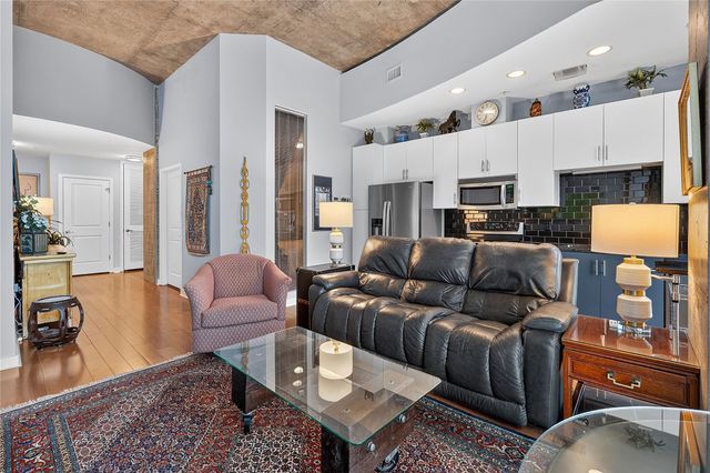 360 Nueces ST 1604, Austin, TX 78701