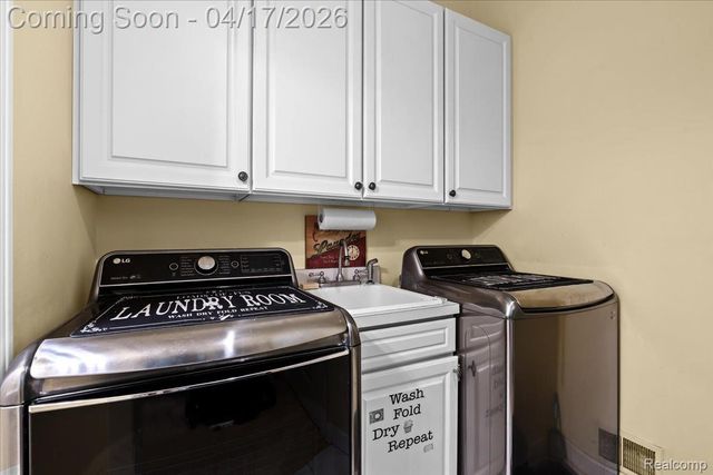 5392 Hidden Pines Drive, Genoa Township, MI 48116