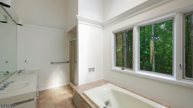 2 Springdale Ln, Warren Twp., NJ 07059