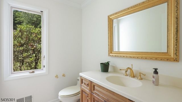 2 Springdale Ln, Warren Twp., NJ 07059