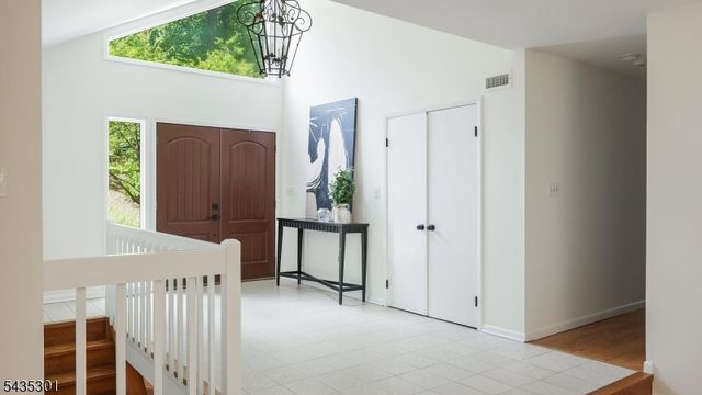 2 Springdale Ln, Warren Twp., NJ 07059
