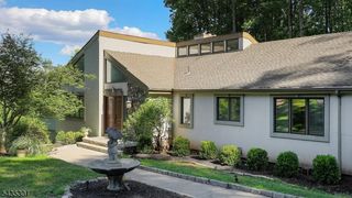2 Springdale Ln, Warren Twp., NJ 07059