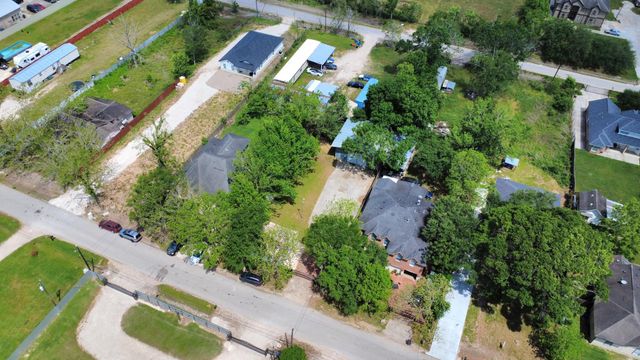 704 Cleo Street, Fresno, TX 77545