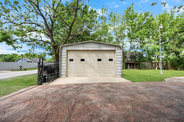 704 Cleo Street, Fresno, TX 77545