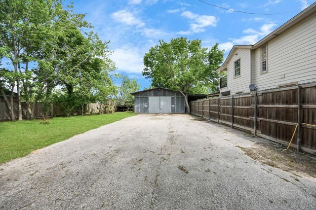 704 Cleo Street, Fresno, TX 77545