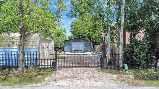 704 Cleo Street, Fresno, TX 77545
