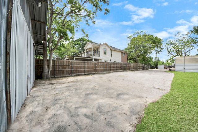 704 Cleo Street, Fresno, TX 77545