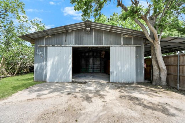 704 Cleo Street, Fresno, TX 77545