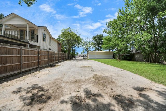 704 Cleo Street, Fresno, TX 77545