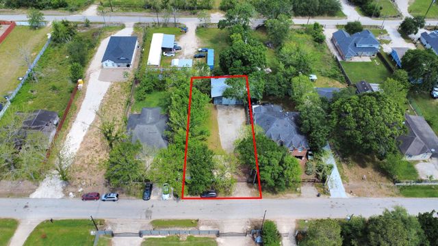 704 Cleo Street, Fresno, TX 77545