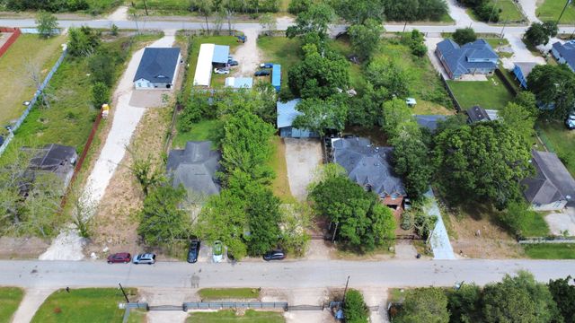 704 Cleo Street, Fresno, TX 77545