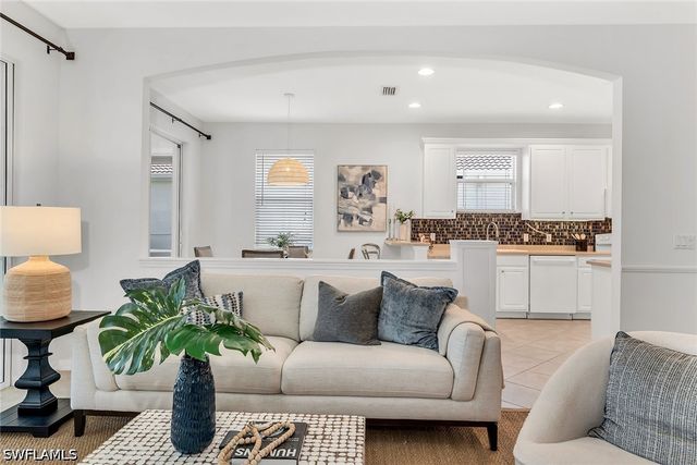 14088 Mirror CT, Naples, FL 34114