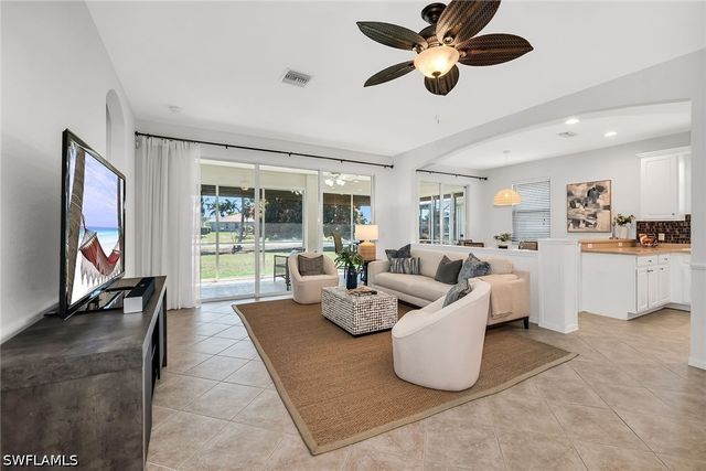 14088 Mirror CT, Naples, FL 34114