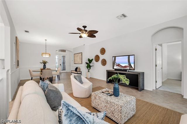 14088 Mirror CT, Naples, FL 34114