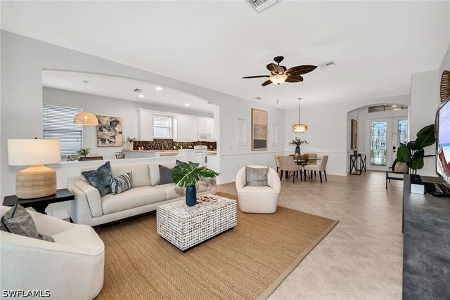 14088 Mirror CT, Naples, FL 34114