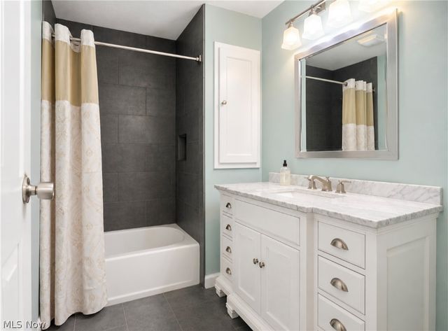 1044 Canyon View Road 703F, Sagamore Hills, OH 44067