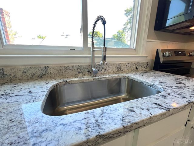 365 Sunset Drive, South Lebanon, OH 45065