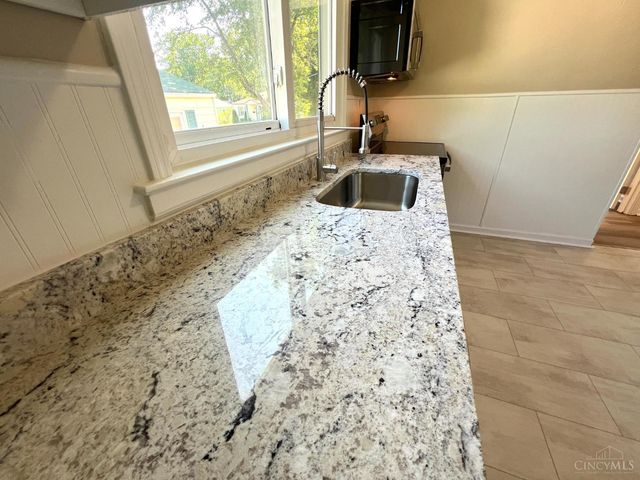 365 Sunset Drive, South Lebanon, OH 45065