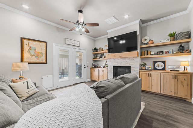 203 Cowboy Lane, Wolfforth, TX 79382