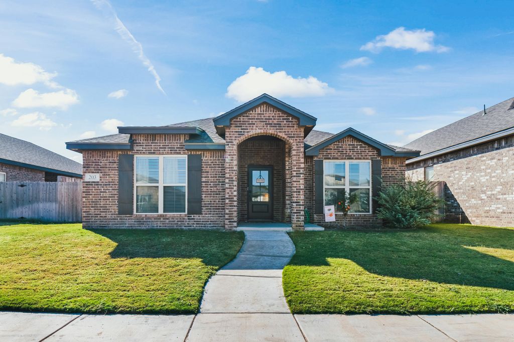 203 Cowboy Lane, Wolfforth, TX 79382