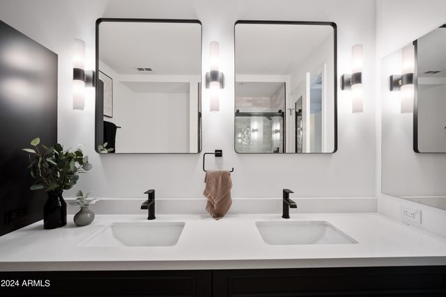 7157 E Rancho Vista Drive 2010, Scottsdale, AZ 85251