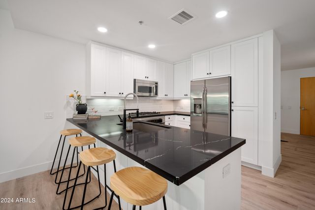 7157 E Rancho Vista Drive 2010, Scottsdale, AZ 85251