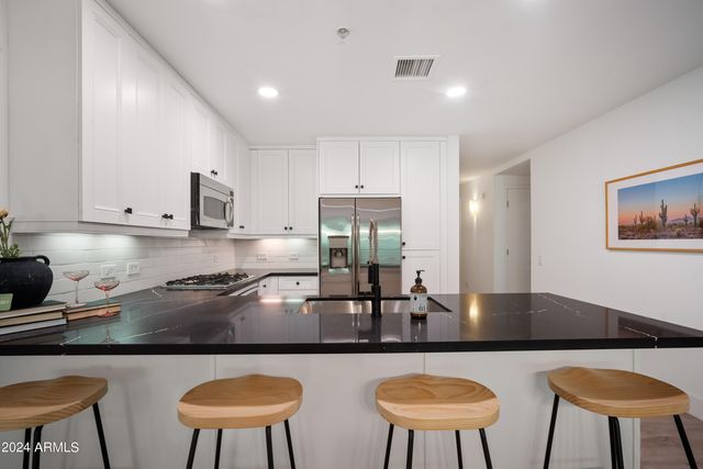 7157 E Rancho Vista Drive 2010, Scottsdale, AZ 85251