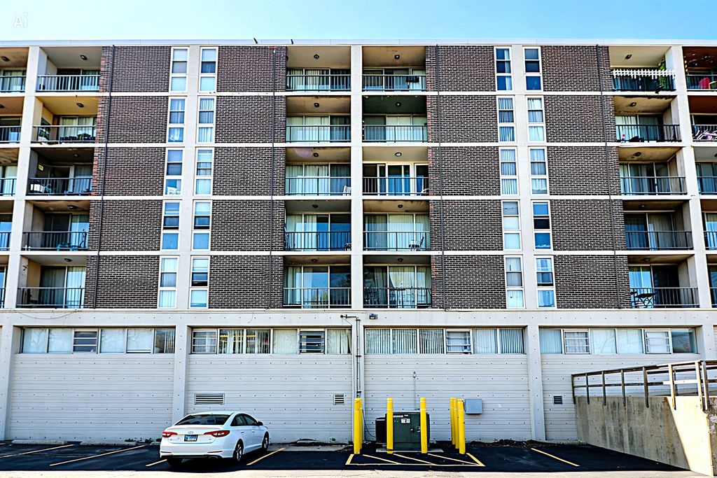 1043 S York Road 409, Bensenville, IL 60106