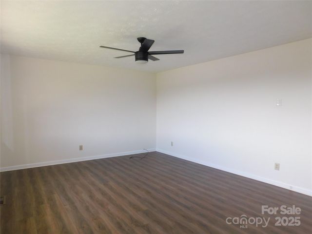 125 Fulton Drive, Hendersonville, NC 28792