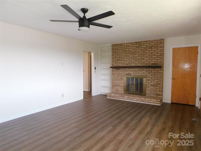 125 Fulton Drive, Hendersonville, NC 28792