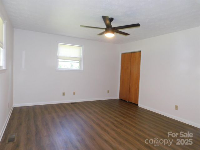 125 Fulton Drive, Hendersonville, NC 28792
