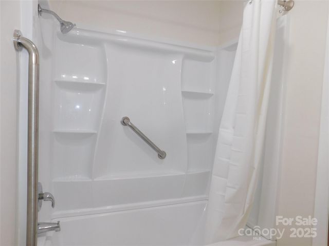 125 Fulton Drive, Hendersonville, NC 28792