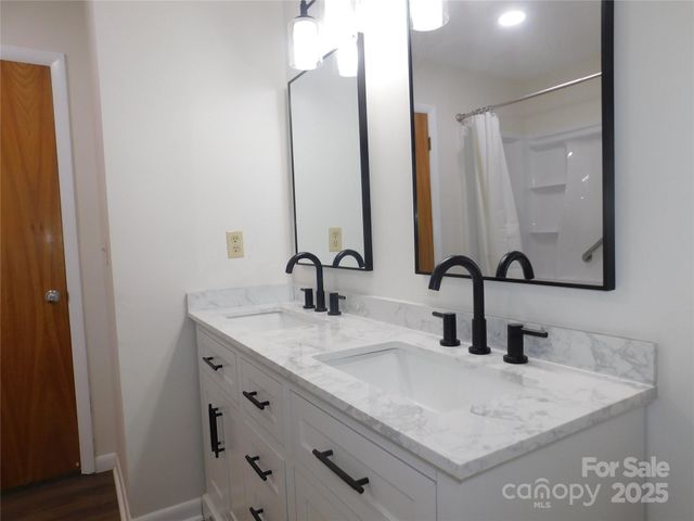 125 Fulton Drive, Hendersonville, NC 28792