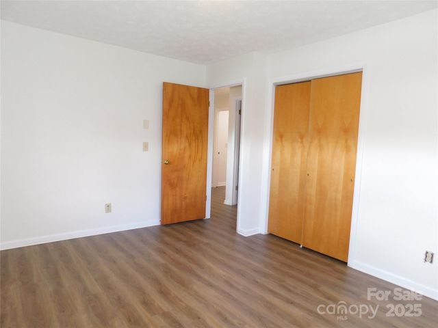 125 Fulton Drive, Hendersonville, NC 28792