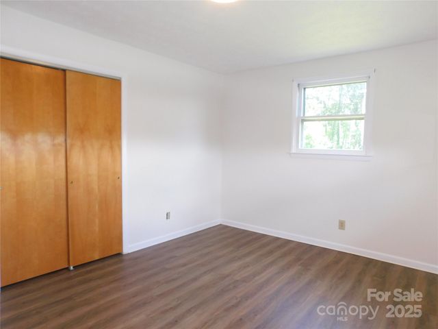 125 Fulton Drive, Hendersonville, NC 28792
