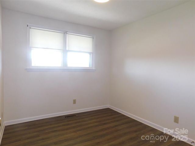 125 Fulton Drive, Hendersonville, NC 28792