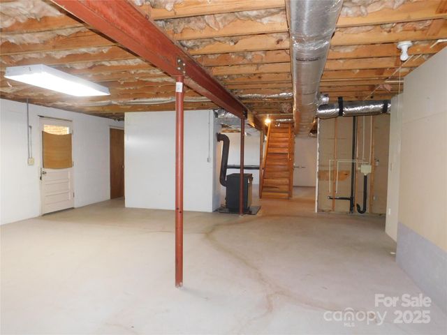 125 Fulton Drive, Hendersonville, NC 28792