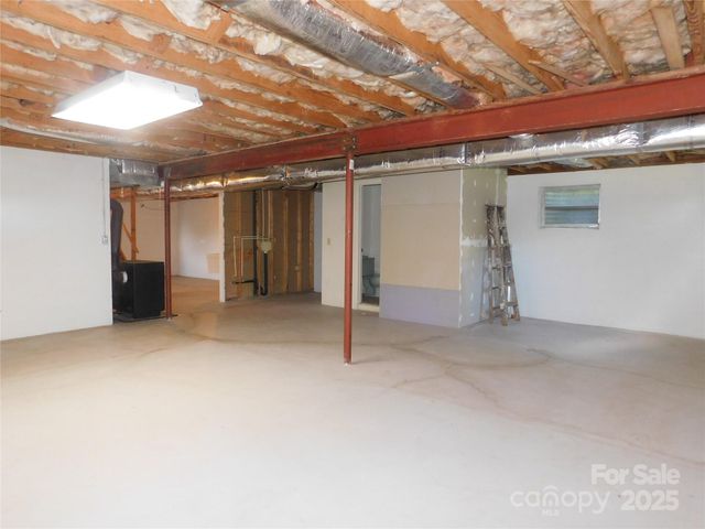 125 Fulton Drive, Hendersonville, NC 28792