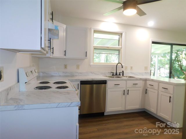 125 Fulton Drive, Hendersonville, NC 28792