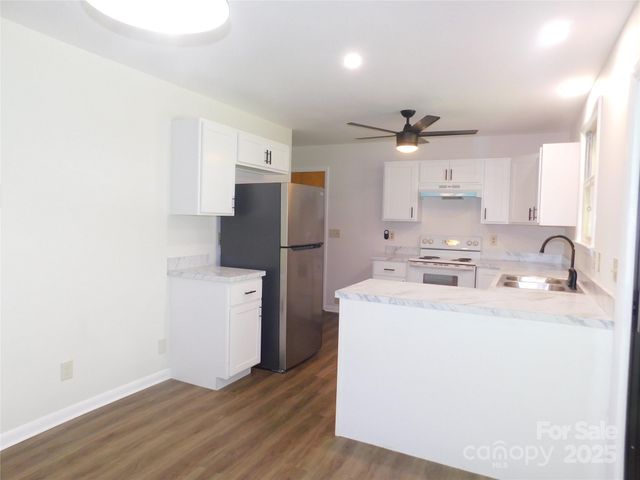 125 Fulton Drive, Hendersonville, NC 28792
