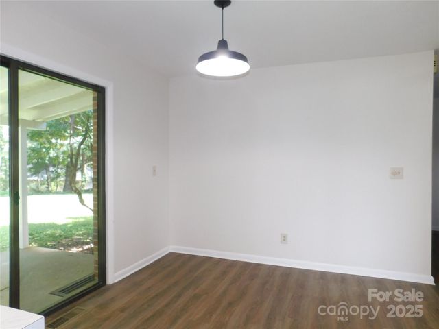 125 Fulton Drive, Hendersonville, NC 28792
