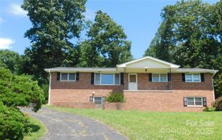 125 Fulton Drive, Hendersonville, NC 28792