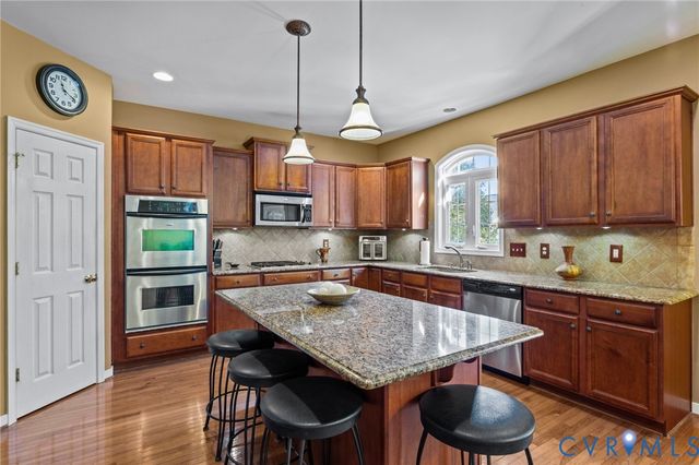 11007 Wooferton Ct, Midlothian, VA 23112