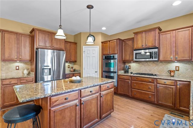 11007 Wooferton Ct, Midlothian, VA 23112