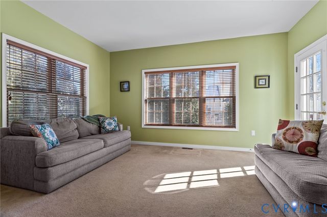 11007 Wooferton Ct, Midlothian, VA 23112