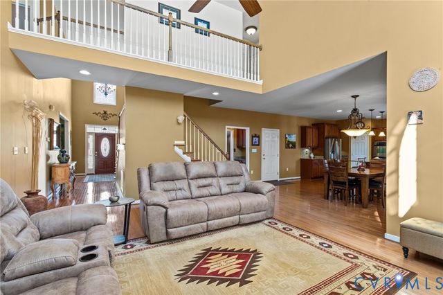 11007 Wooferton Ct, Midlothian, VA 23112