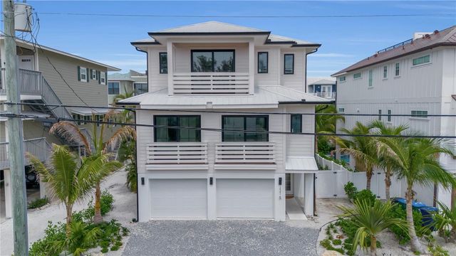 2215 AVENUE C, Bradenton Beach, FL 34217