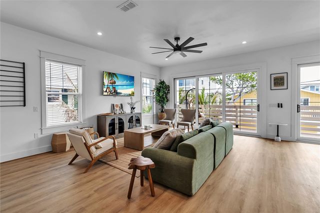 2215 AVENUE C, Bradenton Beach, FL 34217