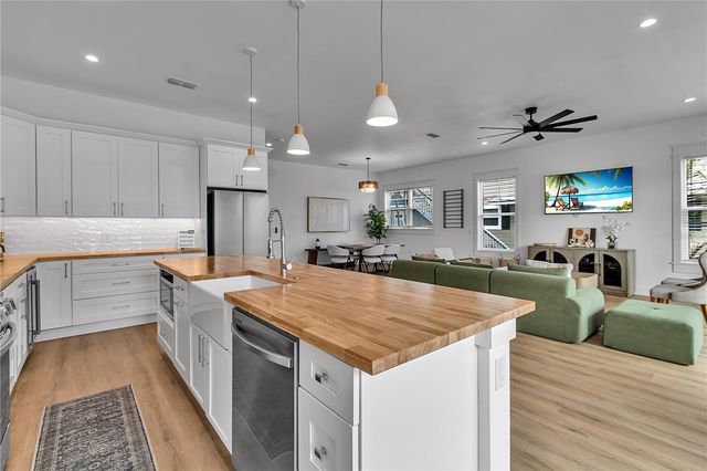 2215 AVENUE C, Bradenton Beach, FL 34217