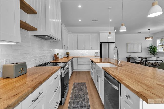 2215 AVENUE C, Bradenton Beach, FL 34217